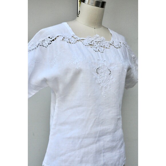 50s White LINEN Embroidered Blouse Eyelet Blouse Peasant Blouse Italian S - Picture 5 of 10